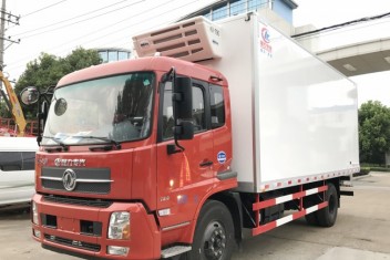 東風(fēng)天錦冷藏車(廂長6.6米)